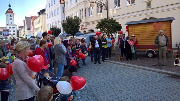 Auftaktkundgebung Herz statt Hetze in der Königsstraße Dillingen