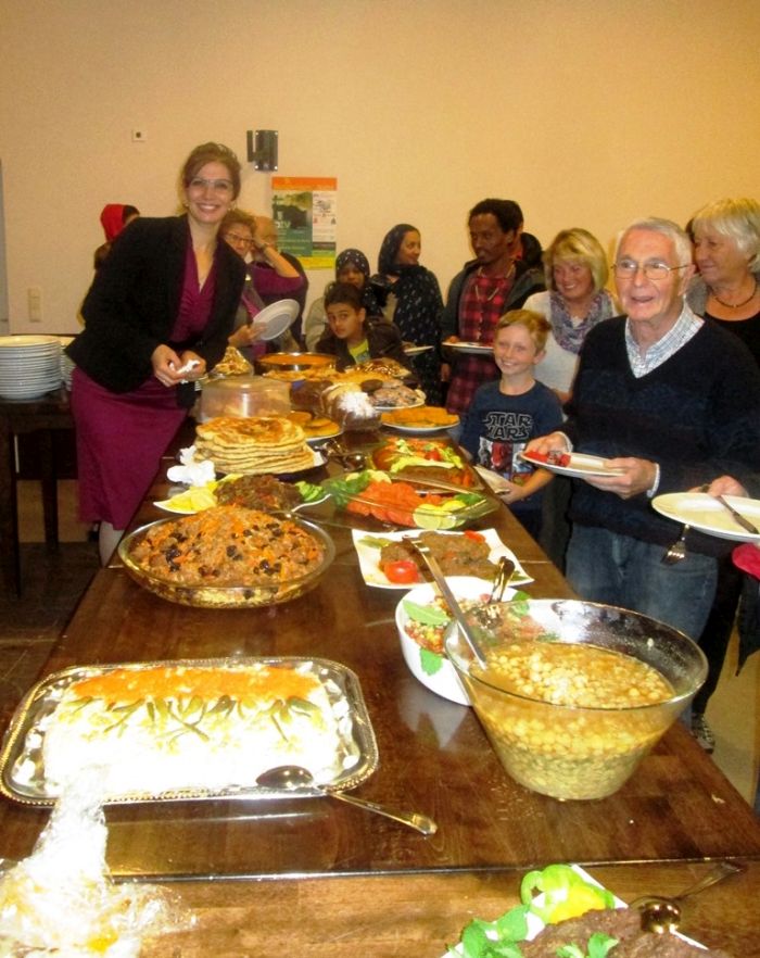 Das afghanische Speisenbuffett beim dritten Sprachtreff